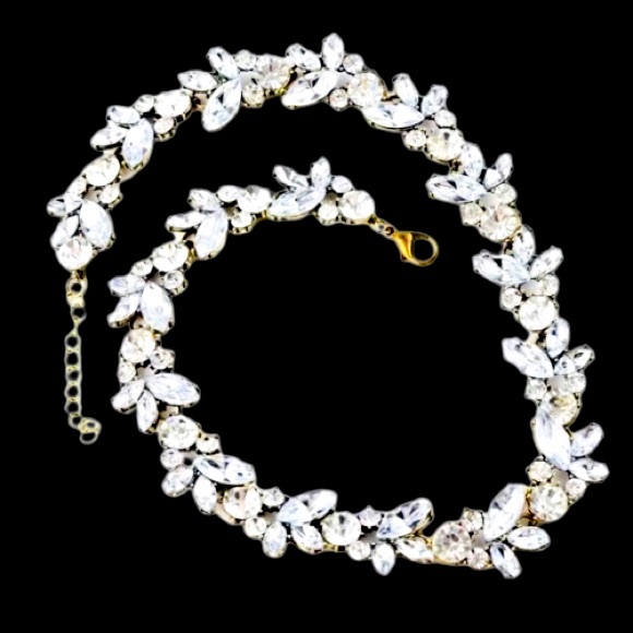 NWT Gorgeous Crystal Wreath, Chunky, Collar Necklace! - Picture 4 of 5